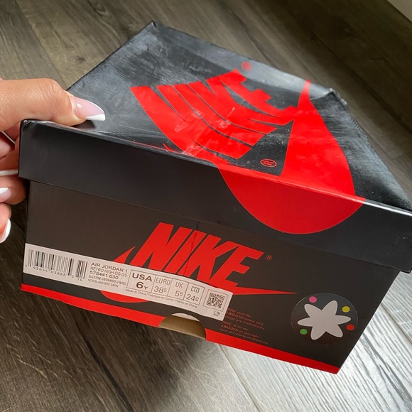 Jordan 1 Retro High OG - 6Y (7.5W) - New - Picture 6 of 9